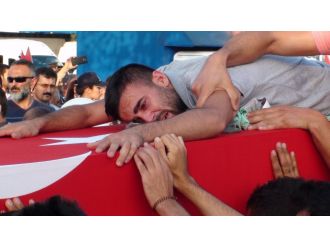 İstanbul şehidine ağladı