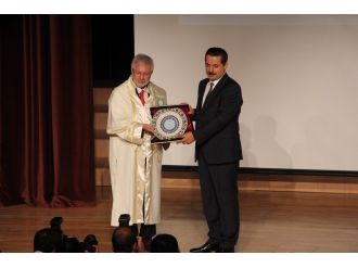 “Aydın olmak için önce insan olmak gerekir”