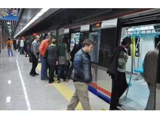 Teknik arıza Marmaray seferlerini aksattı