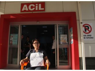 Hemşireden acil girişinde tek kişilik eylem