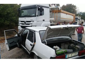 Hafriyat kamyonuyla otomobil çarpıştı: 1 ölü, 1 ağır yaralı