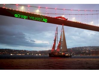 Greenpeace’in Rainbow Warrior gemisi Boğaz’dan geçti