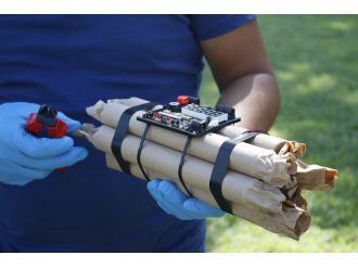 Sevgilisine gönderdiği hediye polisi alarma geçirdi