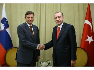 Slovenyalı mevkidaşı Pahor ile görüştü