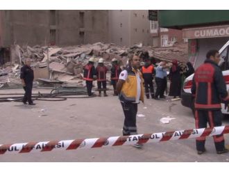 Bağcılar’da 5 katlı bina çöktü