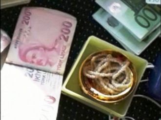 Dolandırdı, ’Aşkım zengin olduk’ videosu çekti