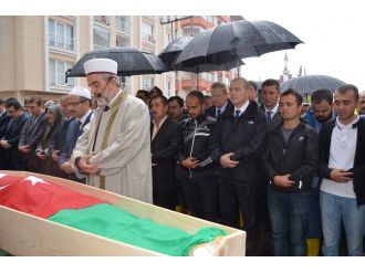 Canikli ve Soylu sel kurbanının cenazesinde