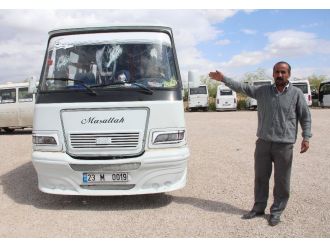 Minibüse silah ve palalarla saldırdılar