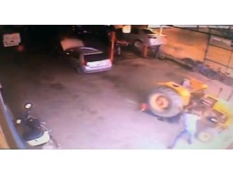 Çalıştırdığı traktörün altında kaldı