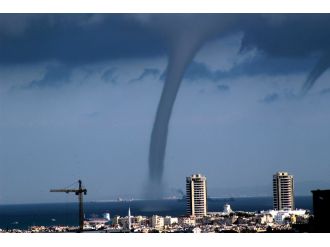 İskenderun’da aynı anda iki hortum çıktı