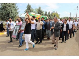 HDP’li vekiller terörist cenazesinde