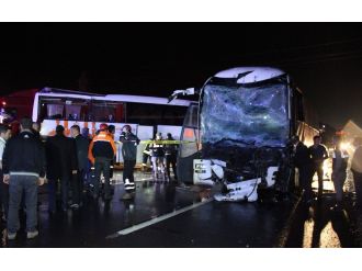 Otobüslerin çarpıştığı kazada 2 kişi hayatını kaybetti