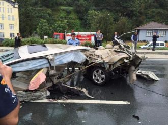 İkiye bölünen araçtan yara almadan çıktı!