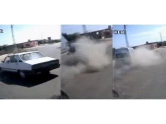 Minibüs otomobili biçti!