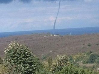 Denizin üzerinde korkutan manzara