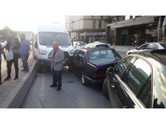 Uyuyan minibüs şoförü ortalığı birbirine kattı