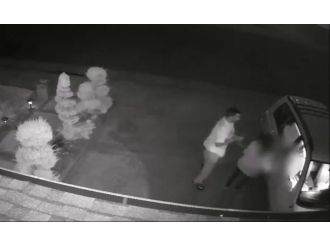 Silahlı saldırgan kadını böyle gasp etti