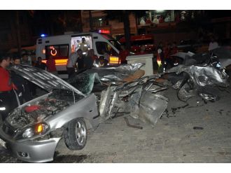 Otomobil ikiye ayrıldı, sürücü hayatını kaybetti