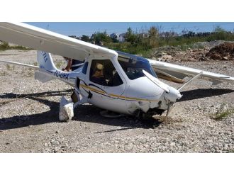 Antalya’da ultralight tipi uçak zorunlu iniş yaptı