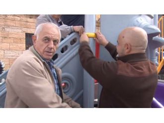 CHP’liler Anıtkabir’deki parka saldırdı