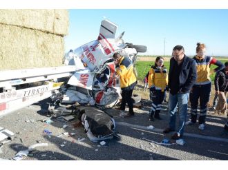 Kazaya giden ambulansa otobüs çarptı: 2 ölü, 5 yaralı