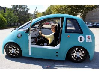 Üniversiteli gençler elektrikli otomobil üretti