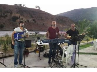 Teröre müzikli desteğe 3 gözaltı