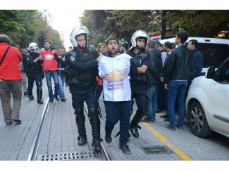İzinsiz gösteriye polis müdahalesi: 20 gözaltı
