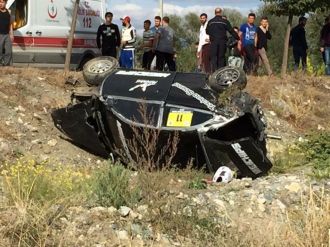 Oto drag yarışlarında kaza: 4 yaralı