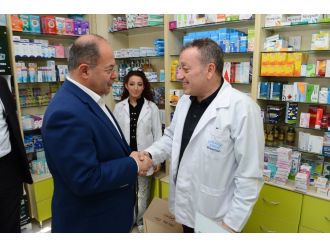 Bakan Akdağ’dan eczaneye sürpriz ziyaret