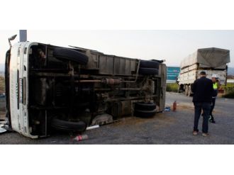 İşçi minibüsüne kamyon çarptı: 9’u ağır 31 yaralı