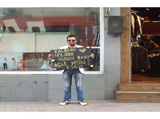 Saatlerce kapının önünde eşinden af diledi