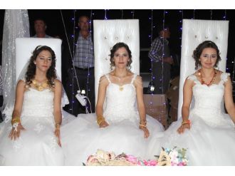 Üç kız kardeş mutluluğa birlikte ‘evet’ dedi