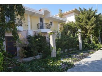 Lüks dublekslerin istinat duvarları kaçak çıktı