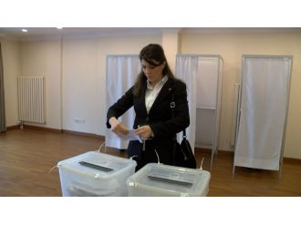 Azerbaycan Başkonsolosluğunda referandum heyecanı