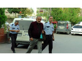 İstediği yerde durmayan şoförü bıçakladı