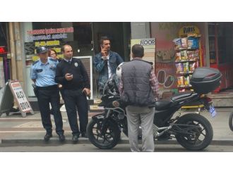 Yaya geçidini kullanan abla kardeşe midibüs çarptı