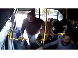 Yolcu şoförü bıçakladı !