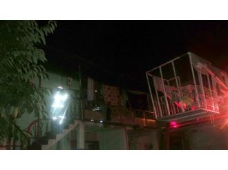 Ölümden komşuları kurtardı