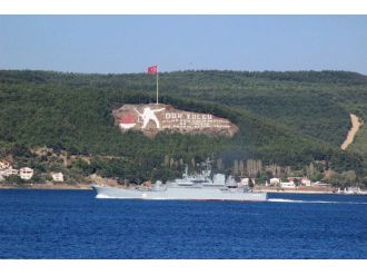 Rus savaş gemisi Çanakkale Boğazından geçti