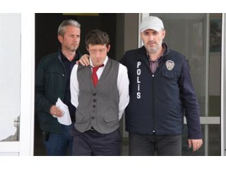 Yolcunun telefonunu vermeyen muavine gözaltı