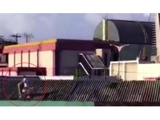 Çatı çöktü: Hırsız aşağı düştü !