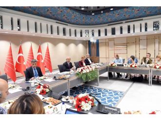 Kılıçdaroğlu yabancı basın mensuplarıyla bir arada