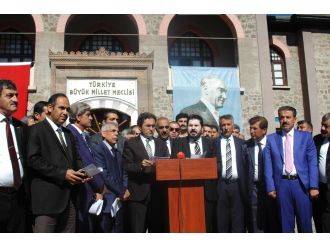 Kürt aşiret temsilcileri adına basın açıklaması yaptı