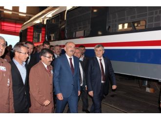 Bakan Müezzinoğlu milli treni inceledi