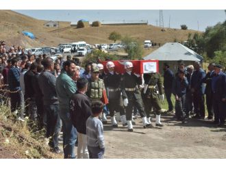 Şehit koruculara gözü yaşlı veda