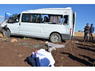 Öğrenci servisi takla attı: 1 ölü, 19 yaralı