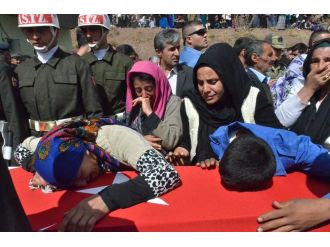 Şehit korucular gözyaşları arasında toprağa verildi