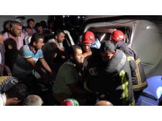 Sürücüyü kurtarmaktan çok kalabalıkla uğraştılar