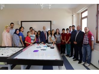 Kağıthaneli çocuklardan Türk bayrağı görünce duran tank